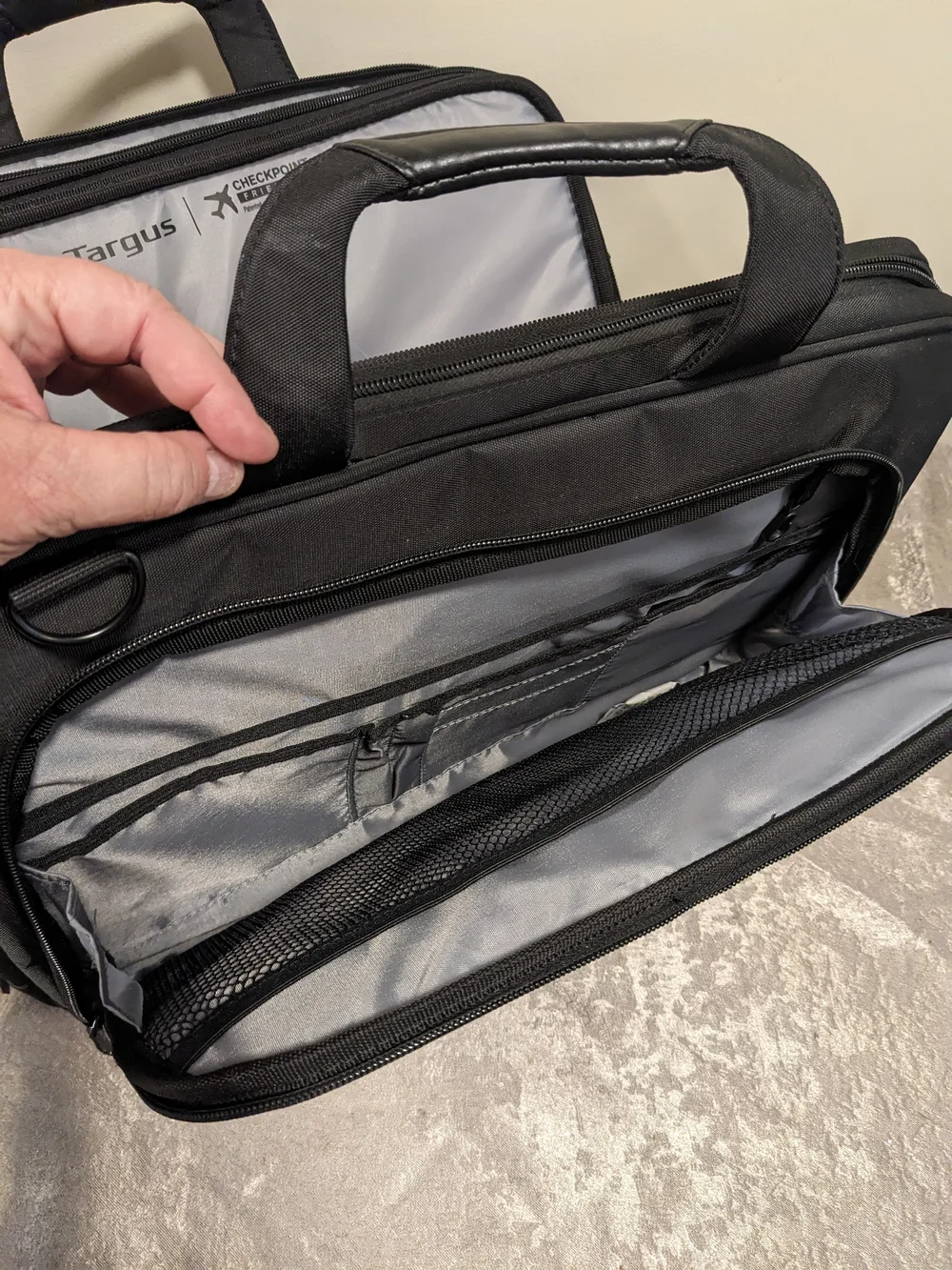 Targus AC0063 Checkpoint Friendly Laptop Briefcase Black NWOT